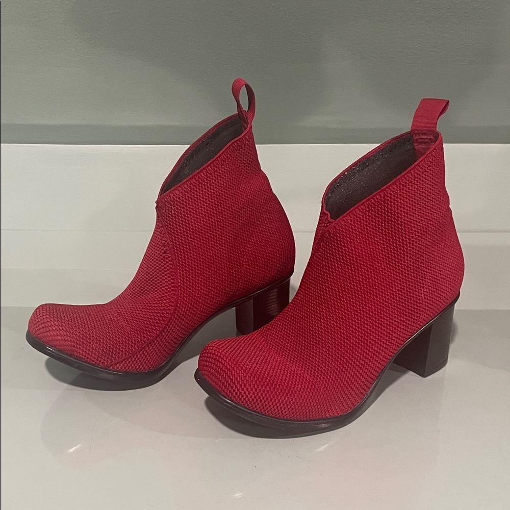 CHARLESTON SHOE CO.  Red Heeled Bootie